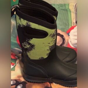 Boys snow boots